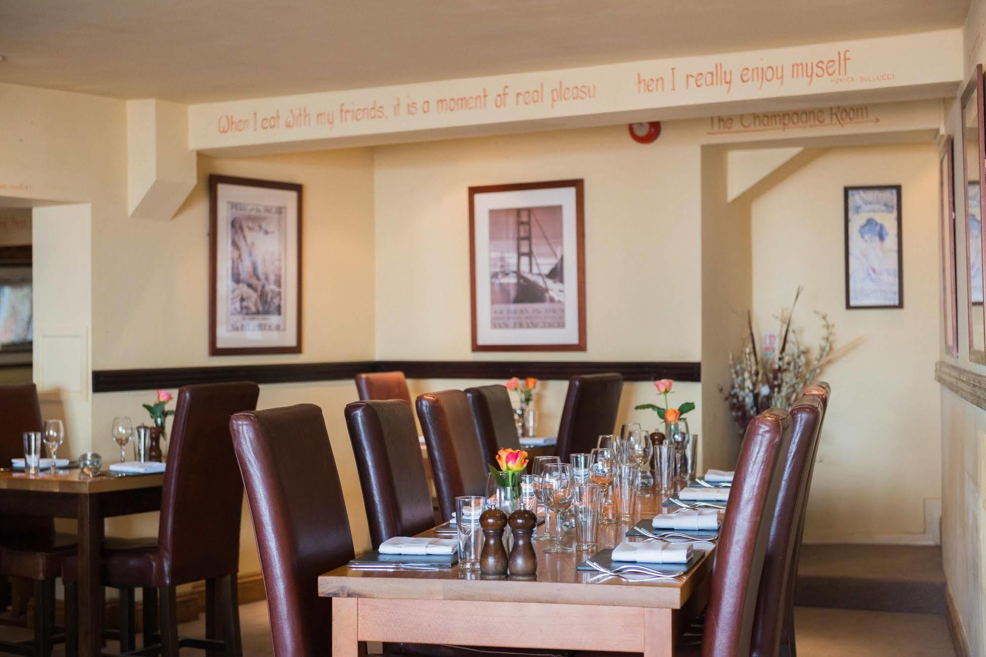 Готель Rose & Crown Yealmpton Екстер'єр фото