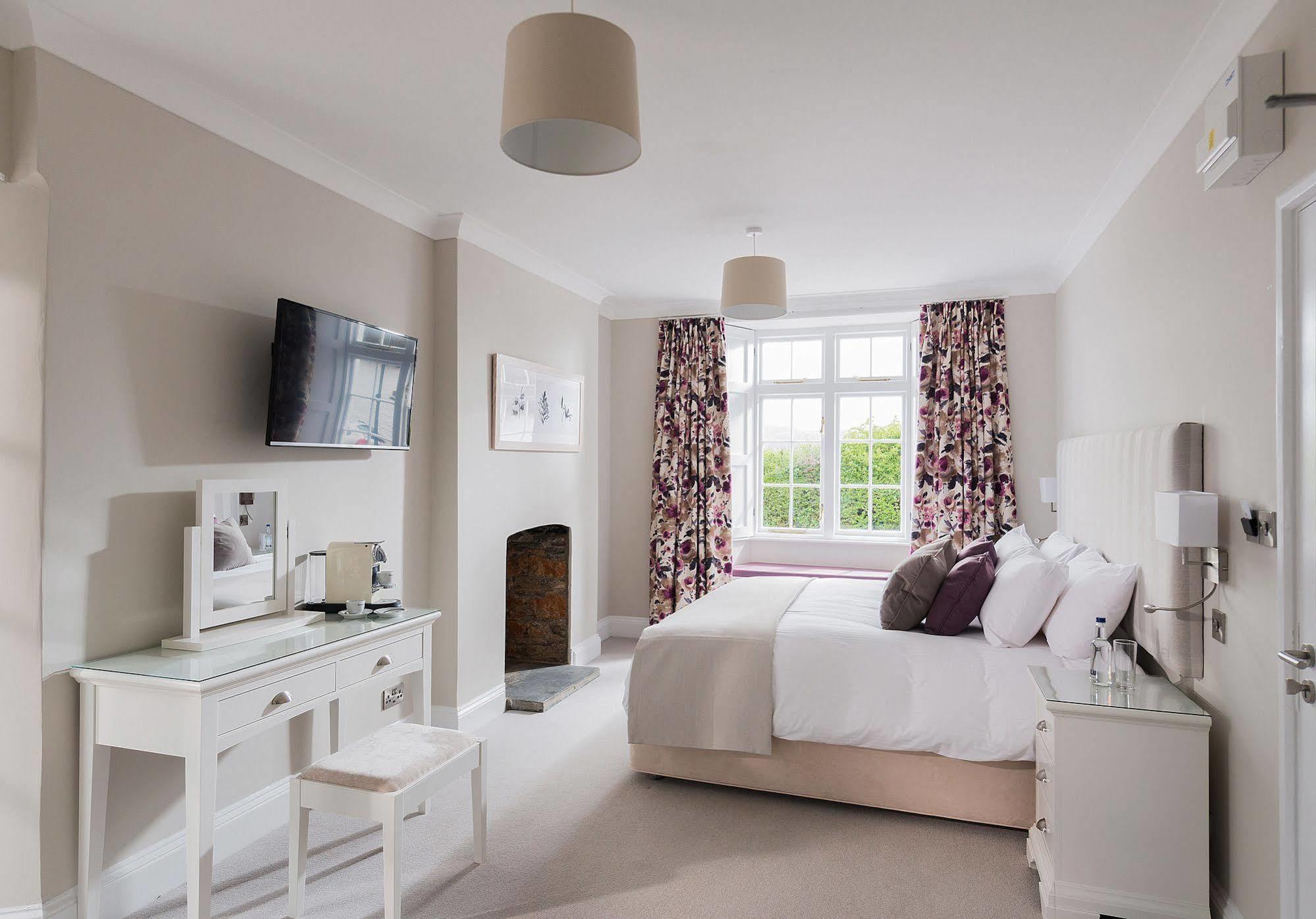 Готель Rose & Crown Yealmpton Екстер'єр фото