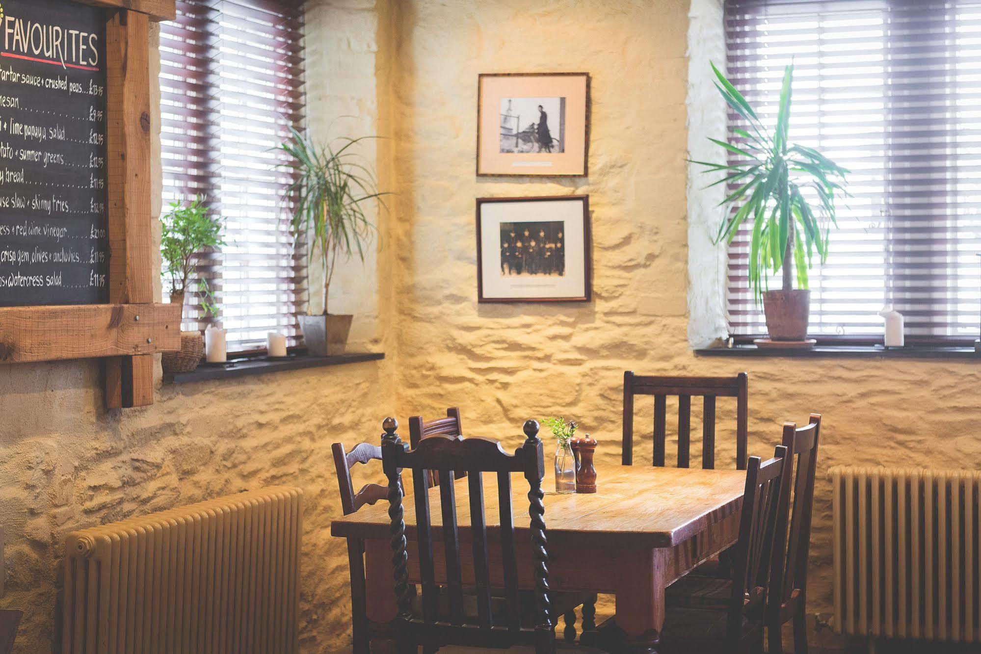 Готель Rose & Crown Yealmpton Екстер'єр фото